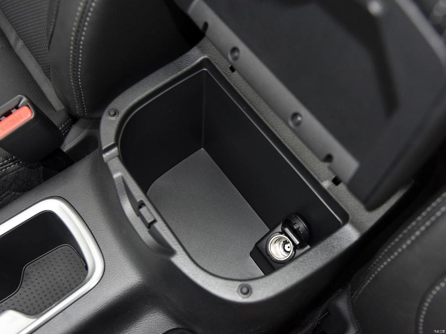 Детали интерьера Nissan Terra 2018 года  (CN) (фото 87 из 144)